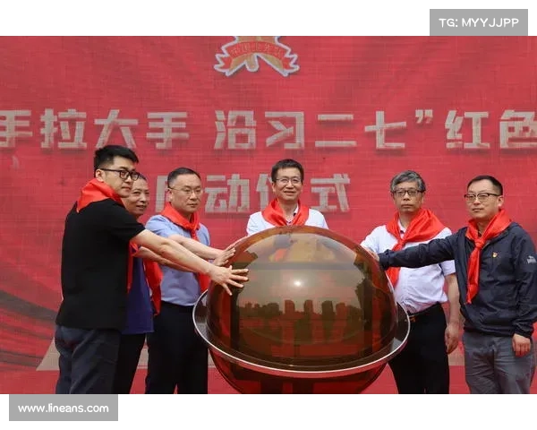 法斗滑板宽窄巷!成都萌宠又添新网红打卡地 法斗滑板宽窄巷!成都萌宠又添新网红打卡地